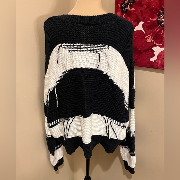 WILDFOX COUTURE ZAFIRIS OVERSIZED V-NECK SWEATER, size XL - Picture 5 of 6